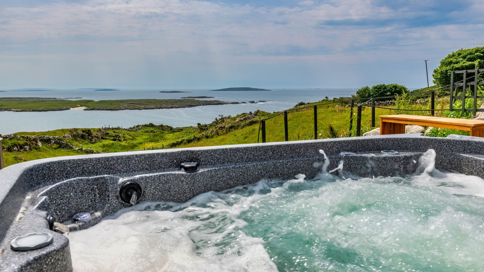 Brandy & Soda House Jacuzzi